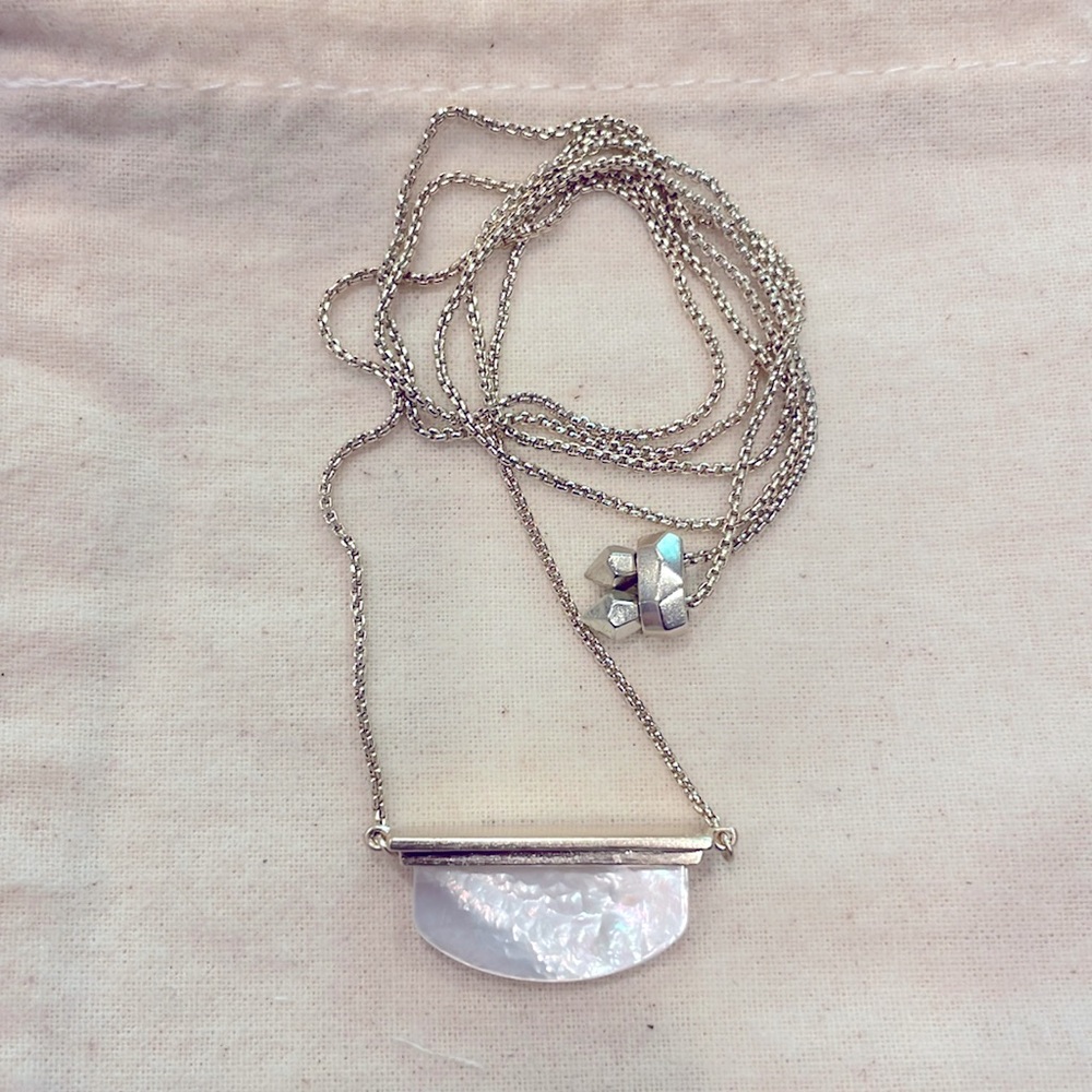 Brand new Kendra Scott mother of pearl gold necklace